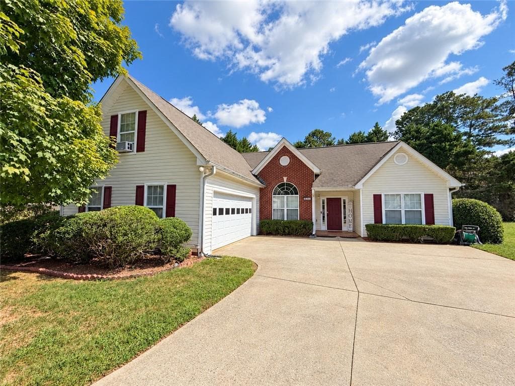 4 bedroom, 2 bathroom, 1,740 sq ft single family residence for sale at 2214 Oakland Farm Dr, Lawrenceville, GA 30046 — photo 5
