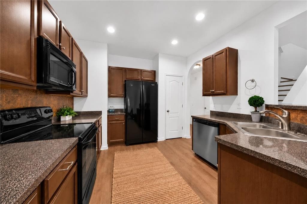 4 bedroom, 3 bathroom, 2,171 sq ft single family residence for sale at 306 Pin Oak Avenue, Woodstock, GA 30188 — photo 6