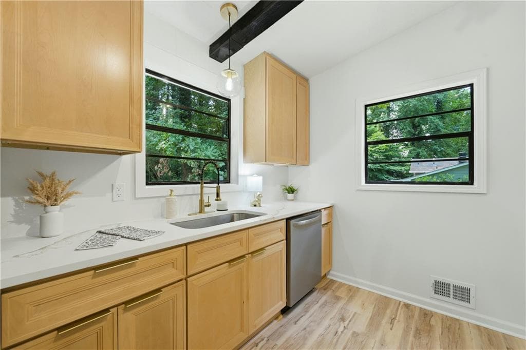 3 bedroom, 2 bathroom, 2,184 sq ft single family residence for sale at 411 Hunters Lane, Woodstock, GA 30189 — photo 8