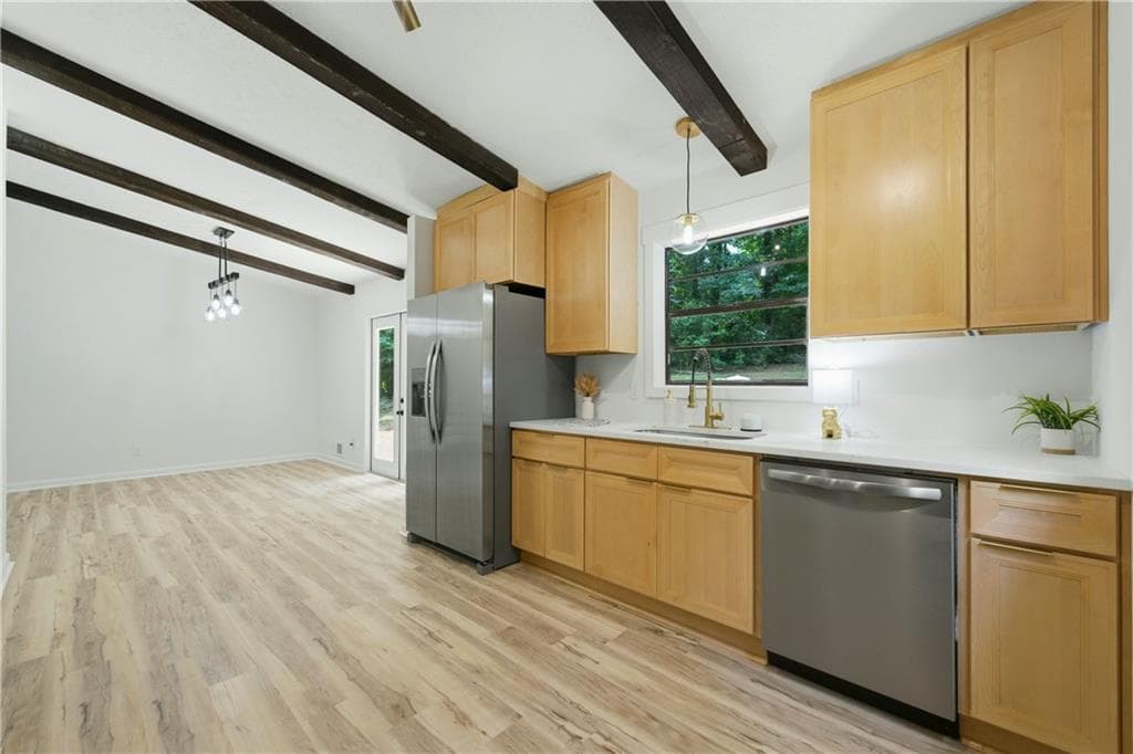 3 bedroom, 2 bathroom, 2,184 sq ft single family residence for sale at 411 Hunters Lane, Woodstock, GA 30189 — photo 9