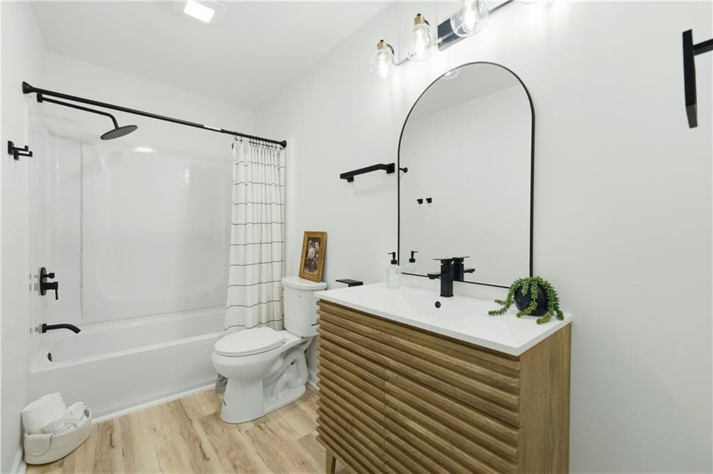 3 bedroom, 2 bathroom, 2,184 sq ft single family residence for sale at 411 Hunters Lane, Woodstock, GA 30189 — photo 10