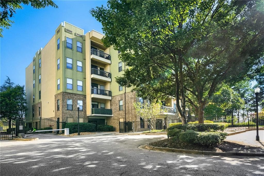 2 bedroom, 2 bathroom, 1,196 sq ft condominium for sale at 425 Chapel Street 1312, Atlanta, GA 30313