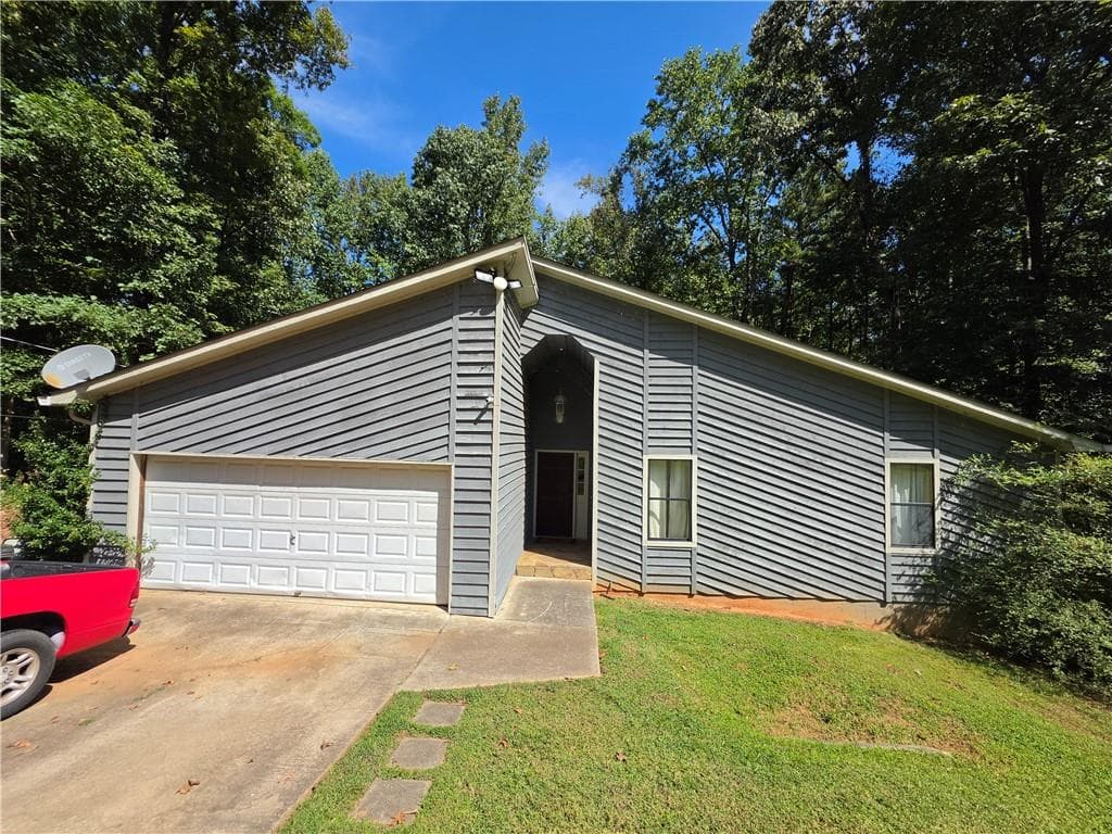 3 bedroom, 2 bathroom, 1,598 sq ft single family residence for sale at 4171 Autumn Lake Drive, Buford, GA 30519