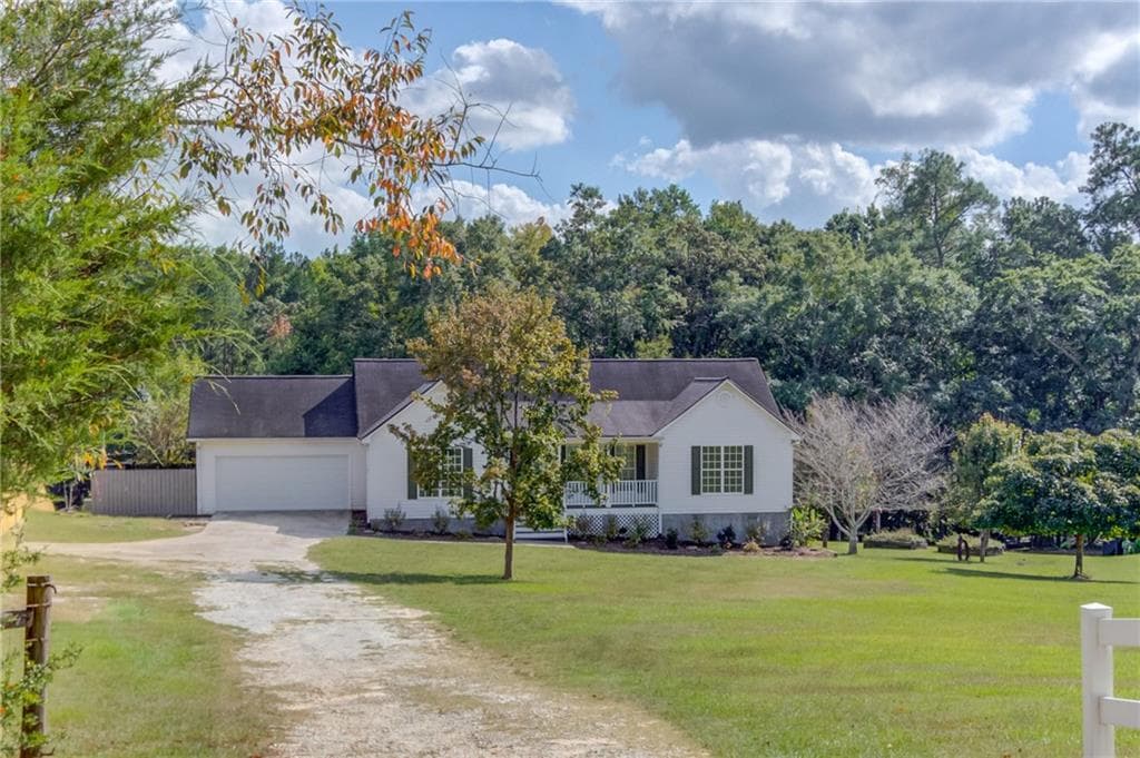 3 bedroom, 2 bathroom, 1,498 sq ft single family residence for sale at 8431 Norris Lake Way, Snellville, GA 30039