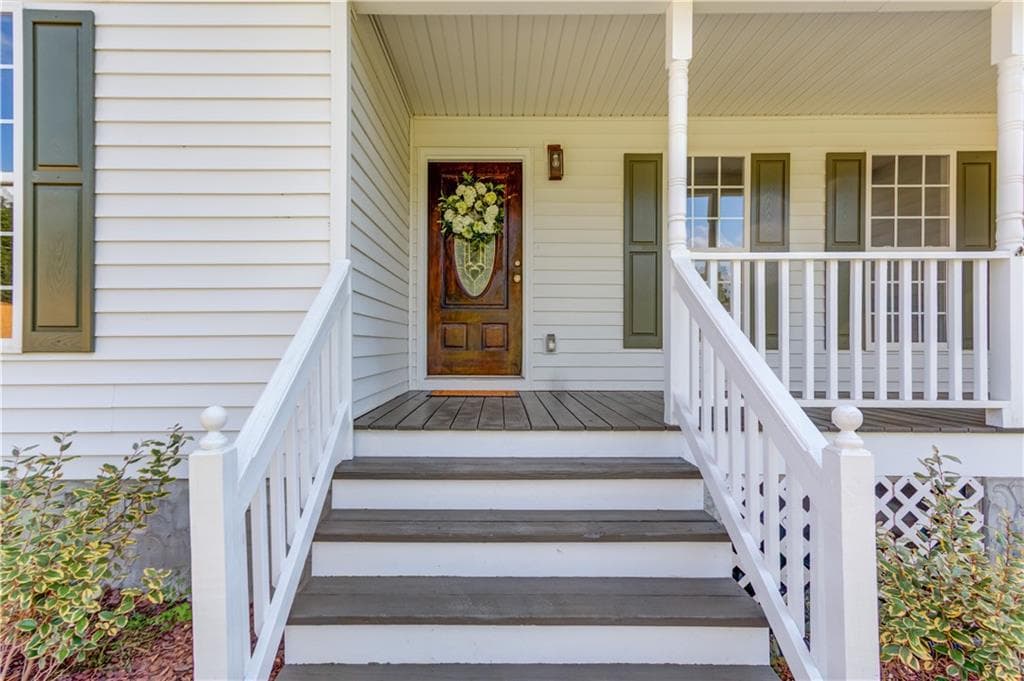 3 bedroom, 2 bathroom, 1,498 sq ft single family residence for sale at 8431 Norris Lake Way, Snellville, GA 30039 — photo 3