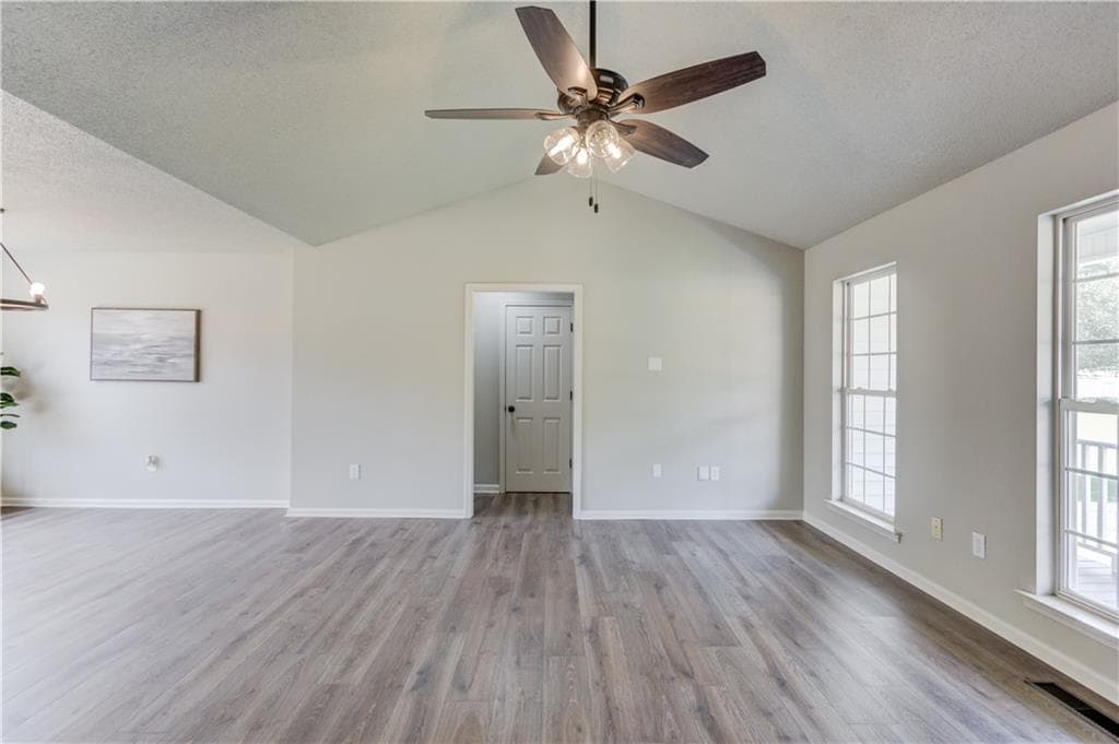 3 bedroom, 2 bathroom, 1,498 sq ft single family residence for sale at 8431 Norris Lake Way, Snellville, GA 30039 — photo 9