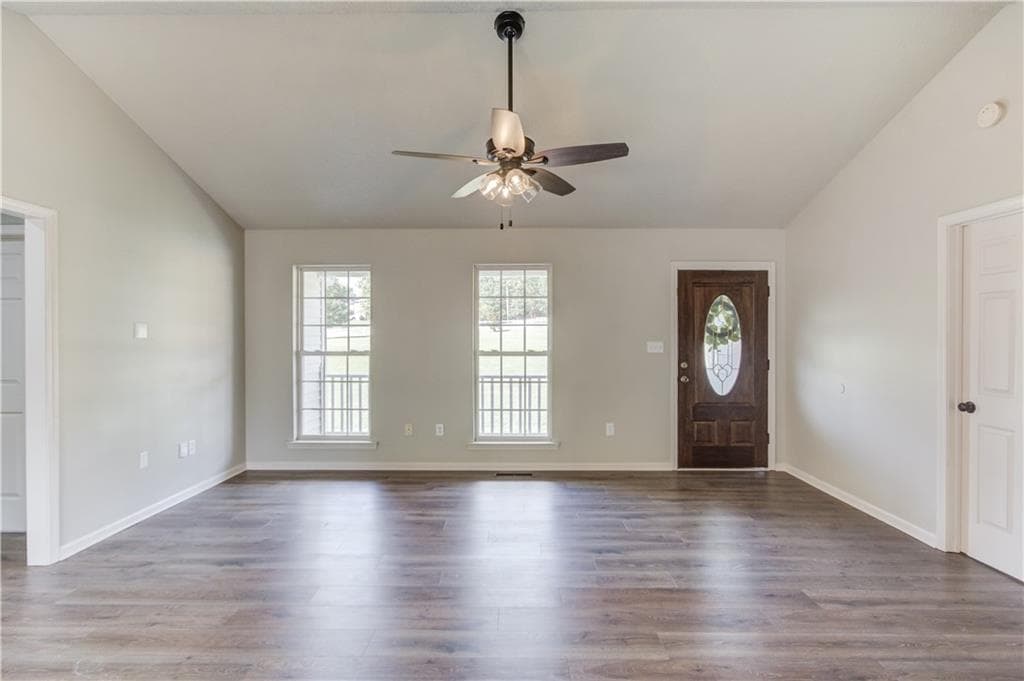 3 bedroom, 2 bathroom, 1,498 sq ft single family residence for sale at 8431 Norris Lake Way, Snellville, GA 30039 — photo 10