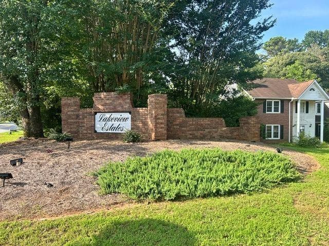 3 bedroom, 3 bathroom, 1,962 sq ft single family residence under contract at 11 Lakeview Lane, Stockbridge, GA 30281 — photo 2