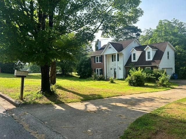 3 bedroom, 3 bathroom, 1,962 sq ft single family residence under contract at 11 Lakeview Lane, Stockbridge, GA 30281 — photo 4