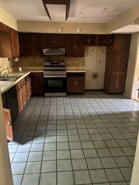 3 bedroom, 3 bathroom, 1,962 sq ft single family residence under contract at 11 Lakeview Lane, Stockbridge, GA 30281 — photo 10