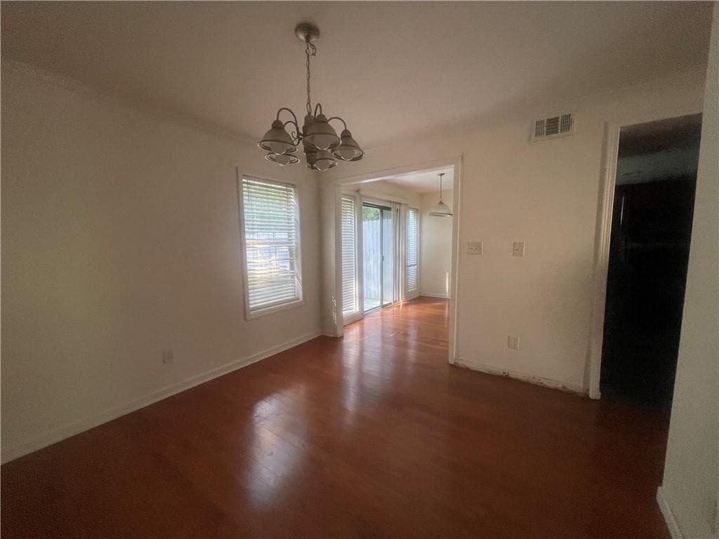 3 bedroom, 3 bathroom, 1,470 sq ft townhouse for sale at 7750 Roswell Road 8C, Sandy Springs, GA 30350 — photo 4