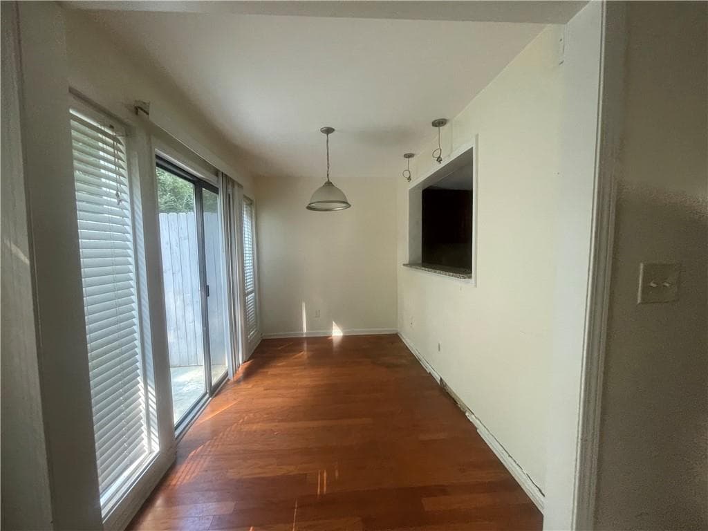 3 bedroom, 3 bathroom, 1,470 sq ft townhouse for sale at 7750 Roswell Road 8C, Sandy Springs, GA 30350 — photo 8