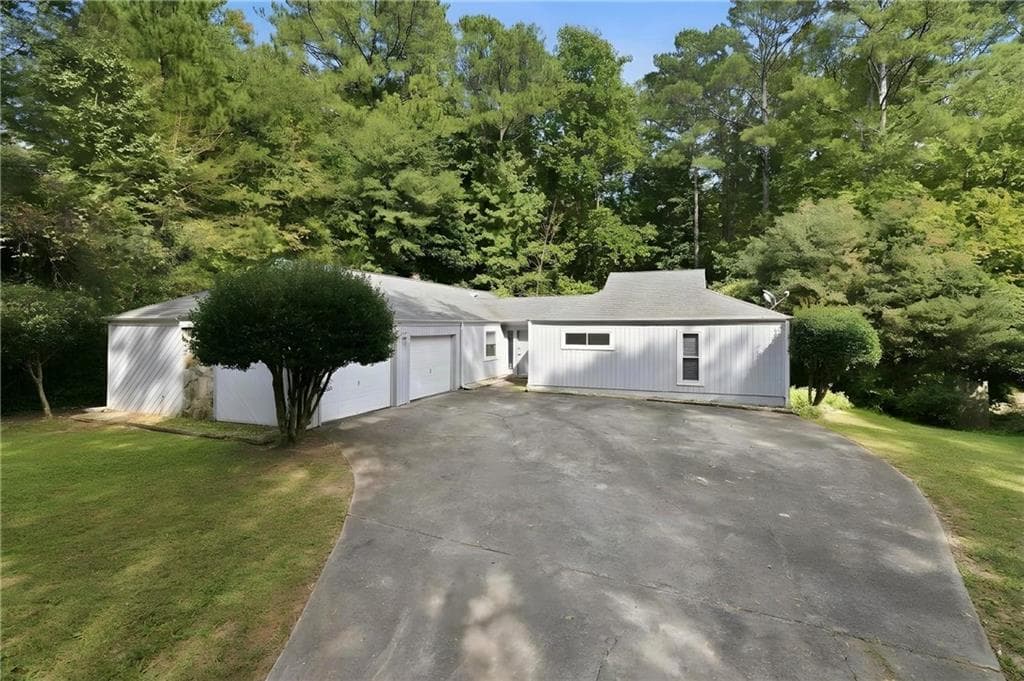 3 bedroom, 2 bathroom, 1,932 sq ft single family residence for sale at 2920 Creek Park Drive, Marietta, GA 30062
