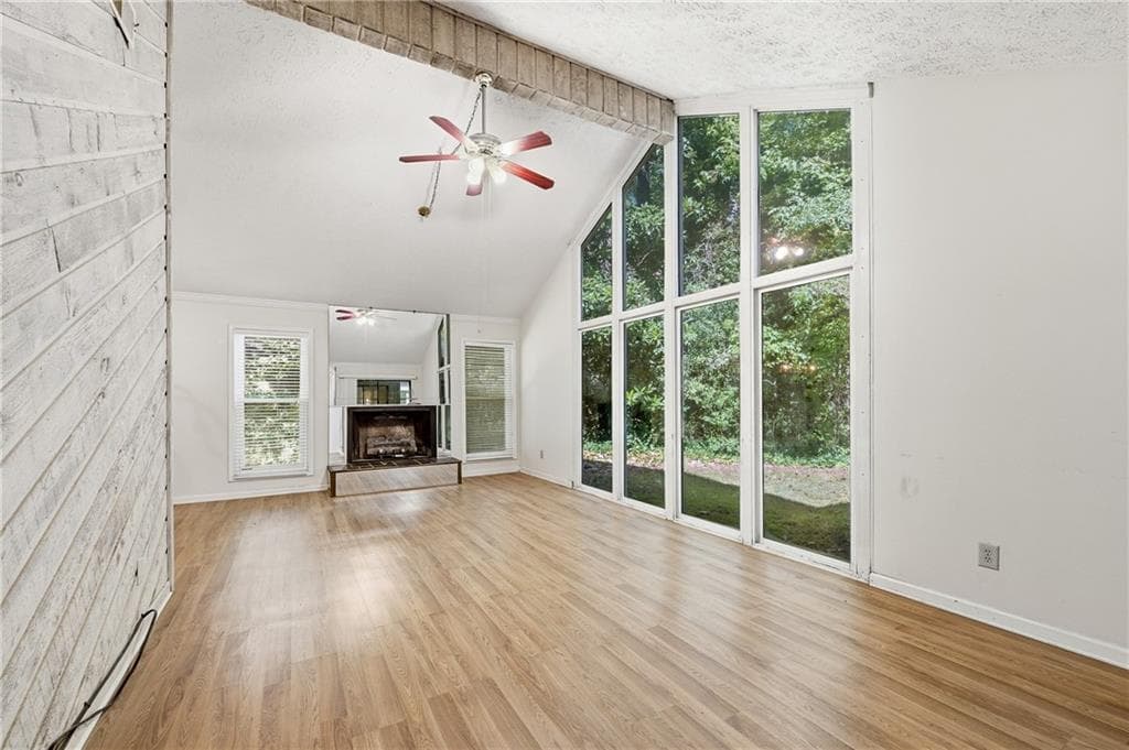 3 bedroom, 2 bathroom, 1,932 sq ft single family residence for sale at 2920 Creek Park Drive, Marietta, GA 30062 — photo 3