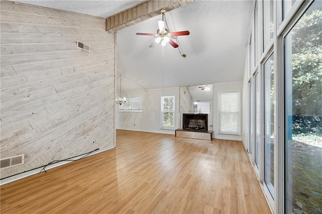 3 bedroom, 2 bathroom, 1,932 sq ft single family residence for sale at 2920 Creek Park Drive, Marietta, GA 30062 — photo 4
