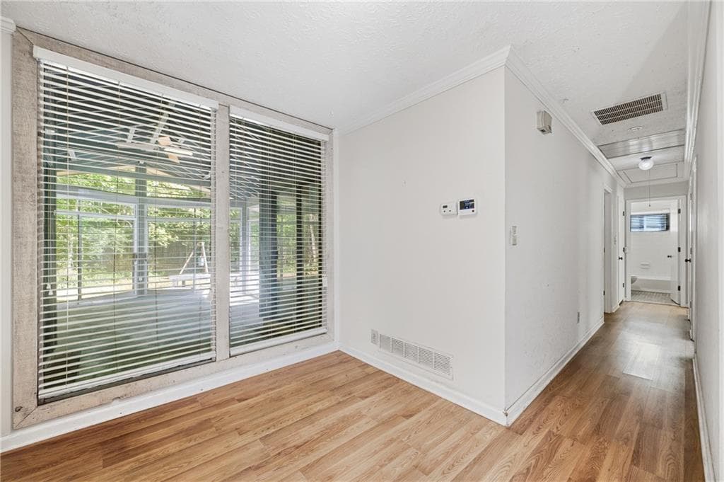 3 bedroom, 2 bathroom, 1,932 sq ft single family residence for sale at 2920 Creek Park Drive, Marietta, GA 30062 — photo 7