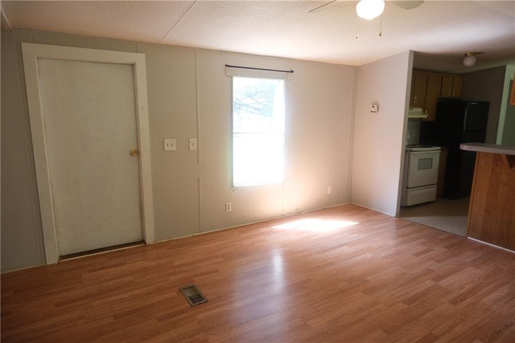 2 bedroom, 2 bathroom, 980 sq ft single family residence for rent at 6175 leigh Lane, Gainesville, GA 30506 for $1,500 a month — photo 6