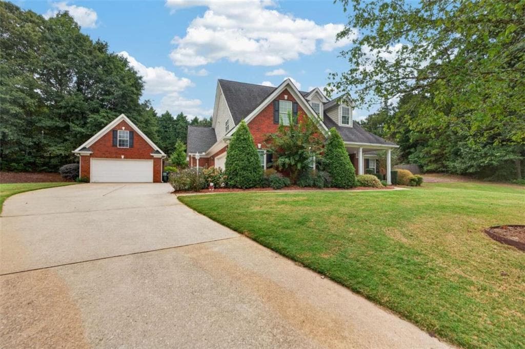 4 bedroom, 4 bathroom, 2,536 sq ft single family residence for sale at 224 Amelia Way, Loganville, GA 30052 — photo 2