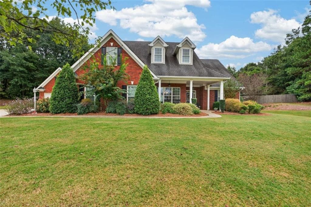 4 bedroom, 4 bathroom, 2,536 sq ft single family residence for sale at 224 Amelia Way, Loganville, GA 30052 — photo 3