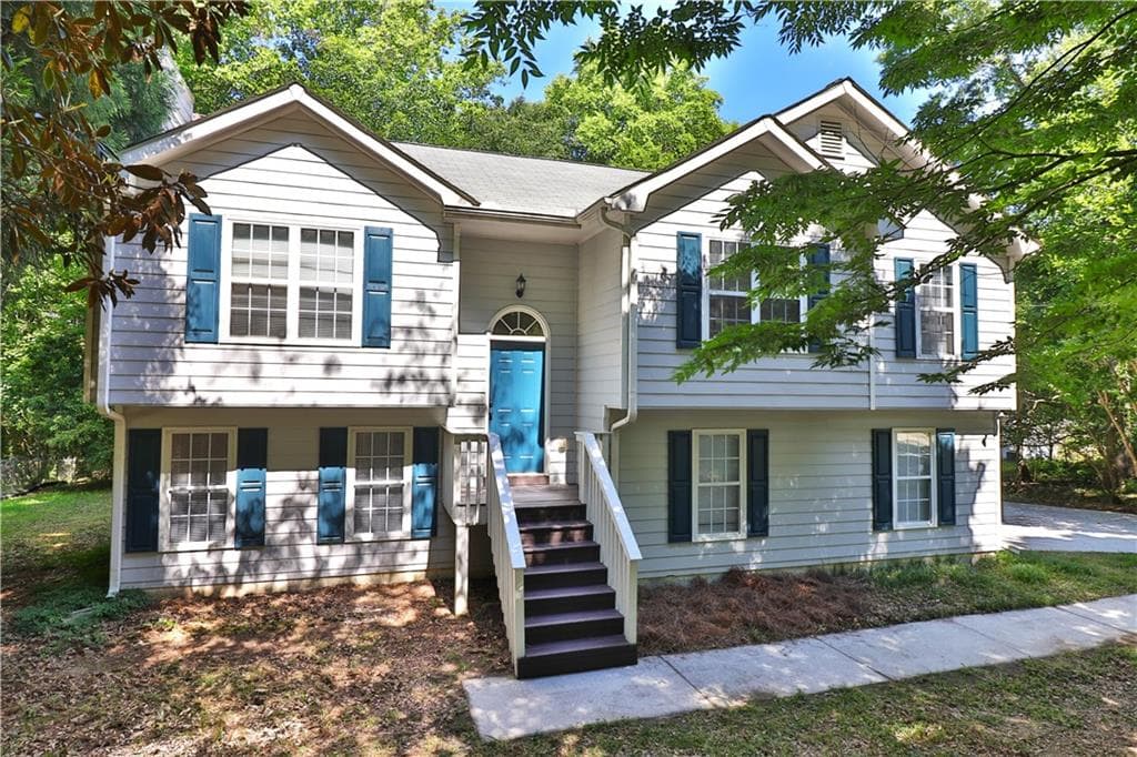 4 bedroom, 3 bathroom, 1,823 sq ft home for sale at 353 Fall View Court, Winder, GA