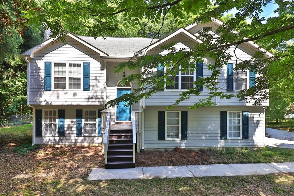 4 bedroom, 3 bathroom, 1,823 sq ft single family residence for sale at 353 Fall View Court, Winder, GA 30680 — photo 2