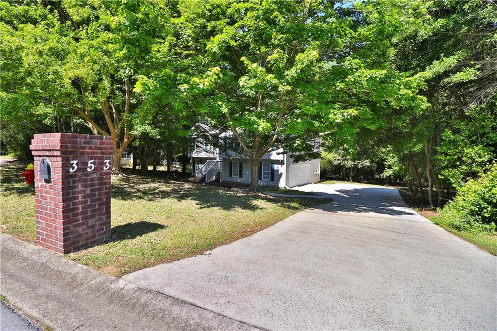4 bedroom, 3 bathroom, 1,823 sq ft single family residence for sale at 353 Fall View Court, Winder, GA 30680 — photo 4