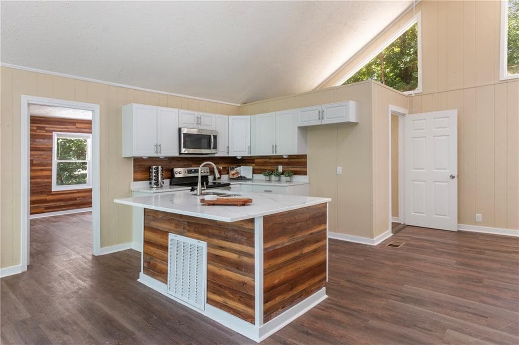 3 bedroom, 2 bathroom, 1,290 sq ft single family residence for sale at 1194 Booger Hollow Road, Lindale, GA 30147 — photo 5
