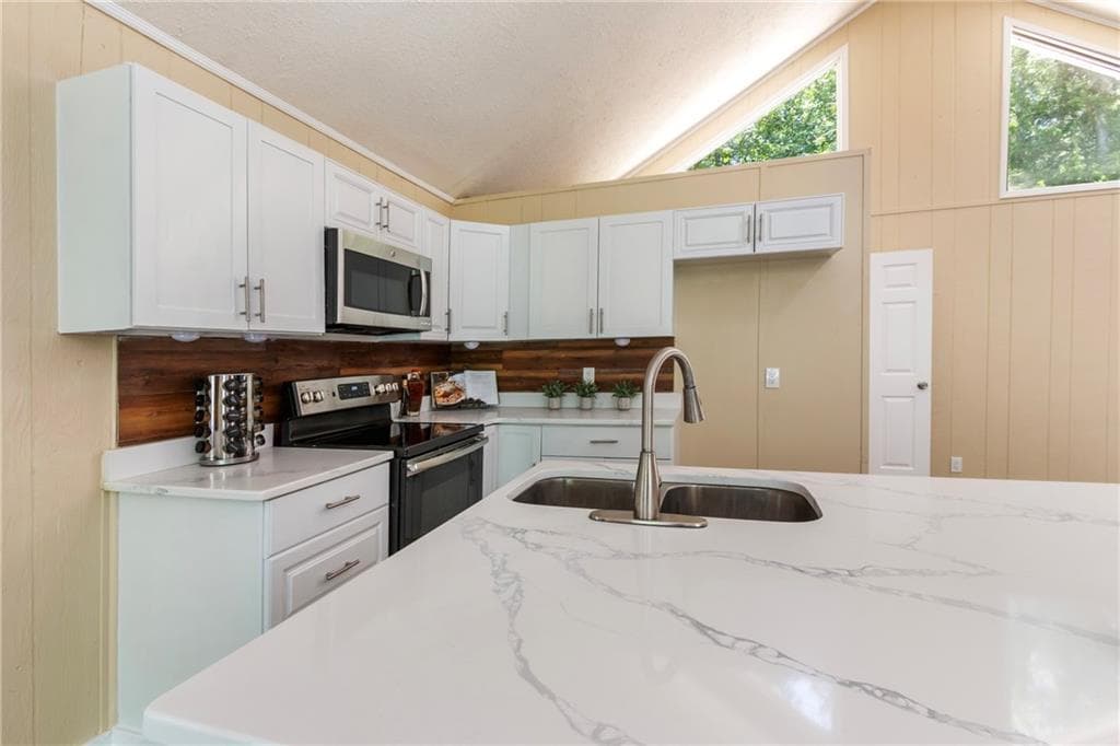 3 bedroom, 2 bathroom, 1,290 sq ft single family residence for sale at 1194 Booger Hollow Road, Lindale, GA 30147 — photo 6