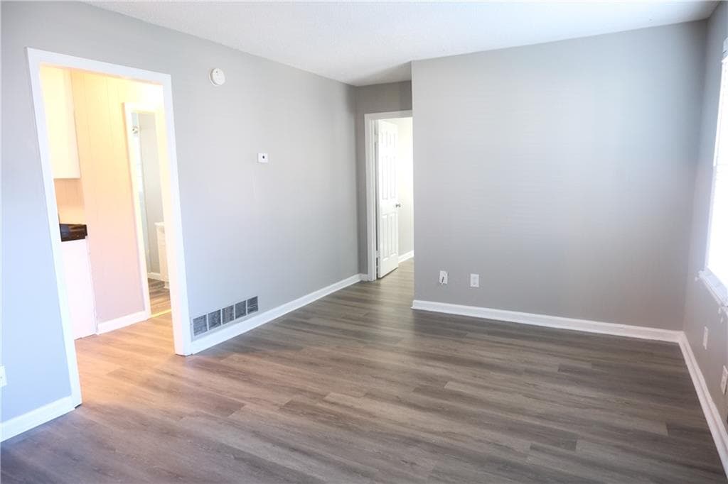 2 bedroom, 1 bathroom, 880 sq ft duplex for rent at 263 New Street apt B, Buford, GA 30518 for $1,550 a month — photo 4