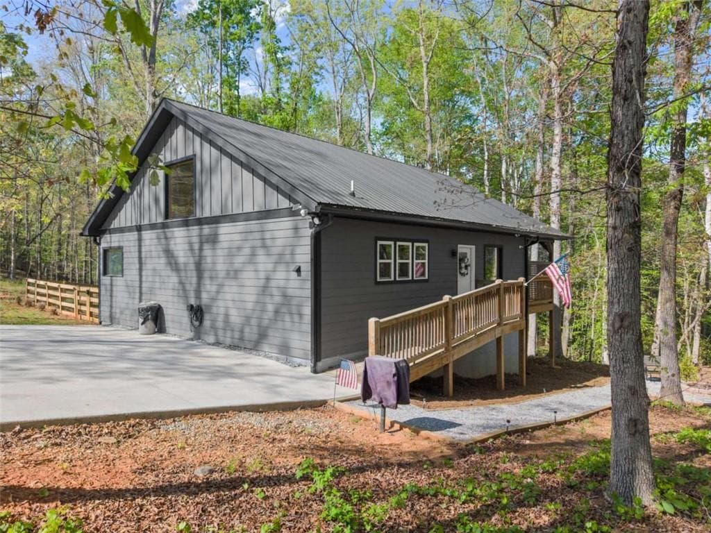 1 bedroom, 1 bathroom, 1,156 sq ft single family residence for sale at 162 Hickory Ridge Drive, Cleveland, GA 30528 — photo 5