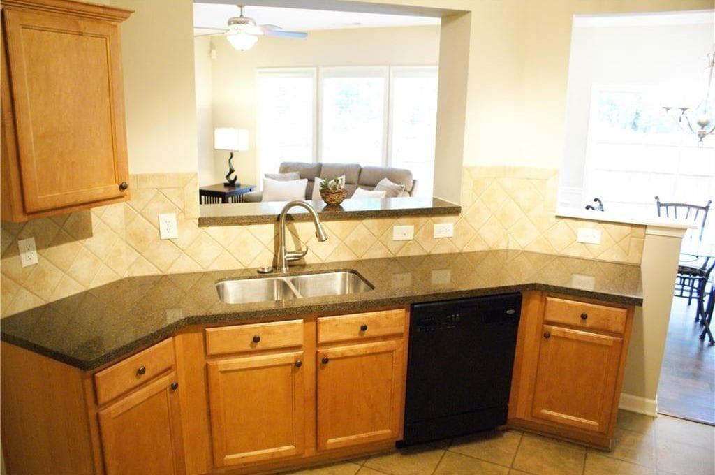 4 bedroom, 3 bathroom, 1,975 sq ft single family residence for rent at 5530 Crestwick Way, Cumming, GA 30040 for $2,095 a month — photo 10