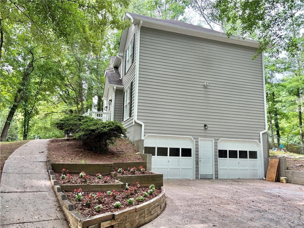 3 bedroom, 3 bathroom, 2,320 sq ft single family residence for sale at 5040 Doubletree Drive, Cumming, GA 30040 — photo 3