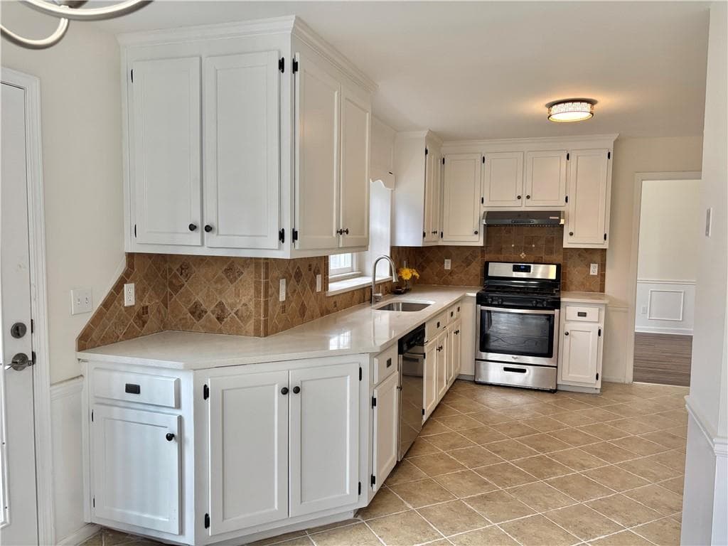 3 bedroom, 3 bathroom, 2,320 sq ft single family residence for sale at 5040 Doubletree Drive, Cumming, GA 30040 — photo 7