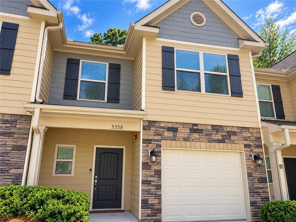 2 bedroom, 3 bathroom, 1,542 sq ft townhouse for sale at 5358 Creekview Lane, Morrow, GA 30260