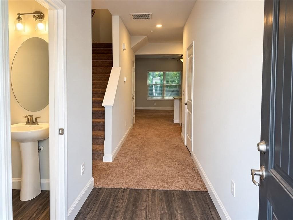 2 bedroom, 3 bathroom, 1,542 sq ft townhouse for sale at 5358 Creekview Lane, Morrow, GA 30260 — photo 2