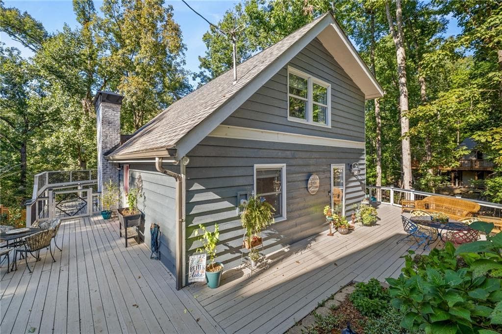 3 bedroom, 3 bathroom, 2,412 sq ft single family residence for sale at 9170 Lisa Circle, Gainesville, GA 30506 — photo 3