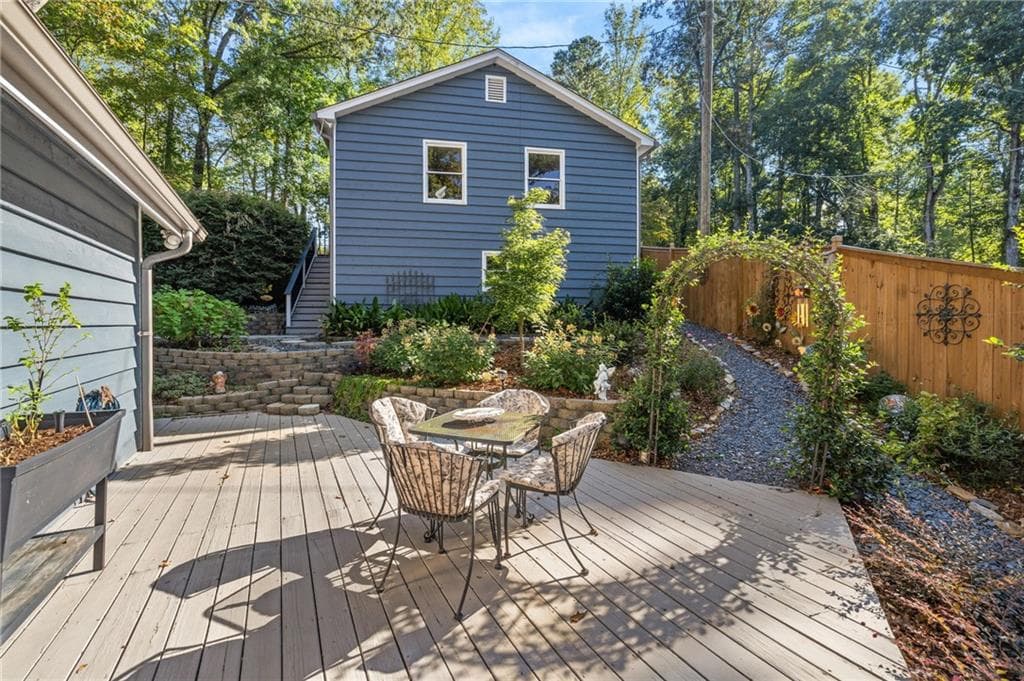 3 bedroom, 3 bathroom, 2,412 sq ft single family residence for sale at 9170 Lisa Circle, Gainesville, GA 30506 — photo 6