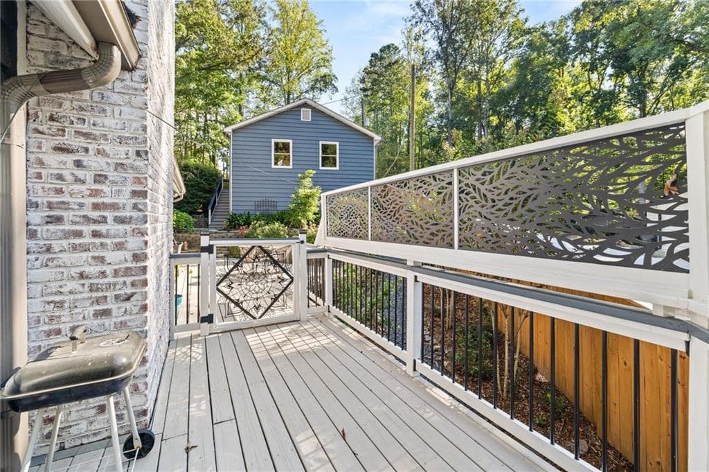 3 bedroom, 3 bathroom, 2,412 sq ft single family residence for sale at 9170 Lisa Circle, Gainesville, GA 30506 — photo 7