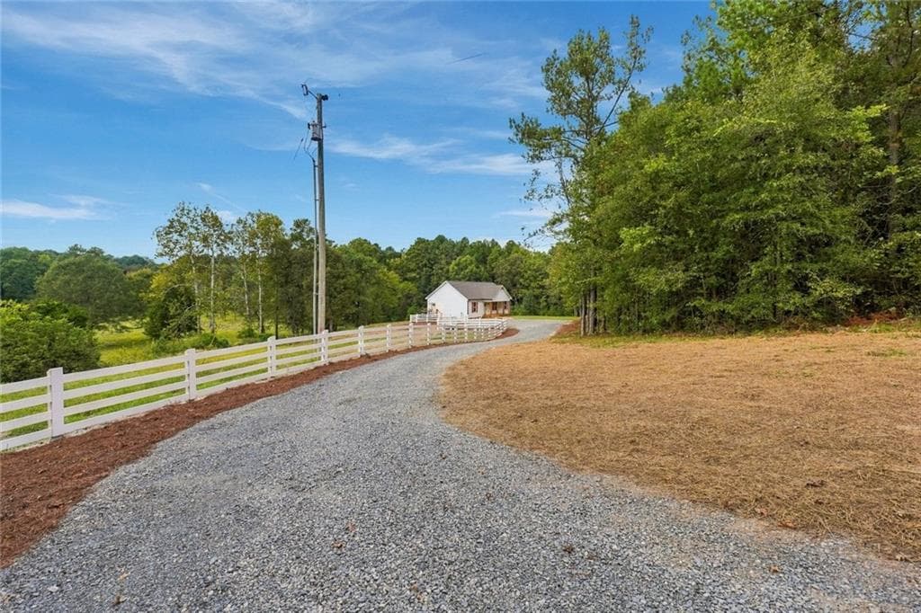 3 bedroom, 2 bathroom, 1,425 sq ft single family residence for sale at 4053 Maple Grove Church Road, Resaca, GA 30735 — photo 5