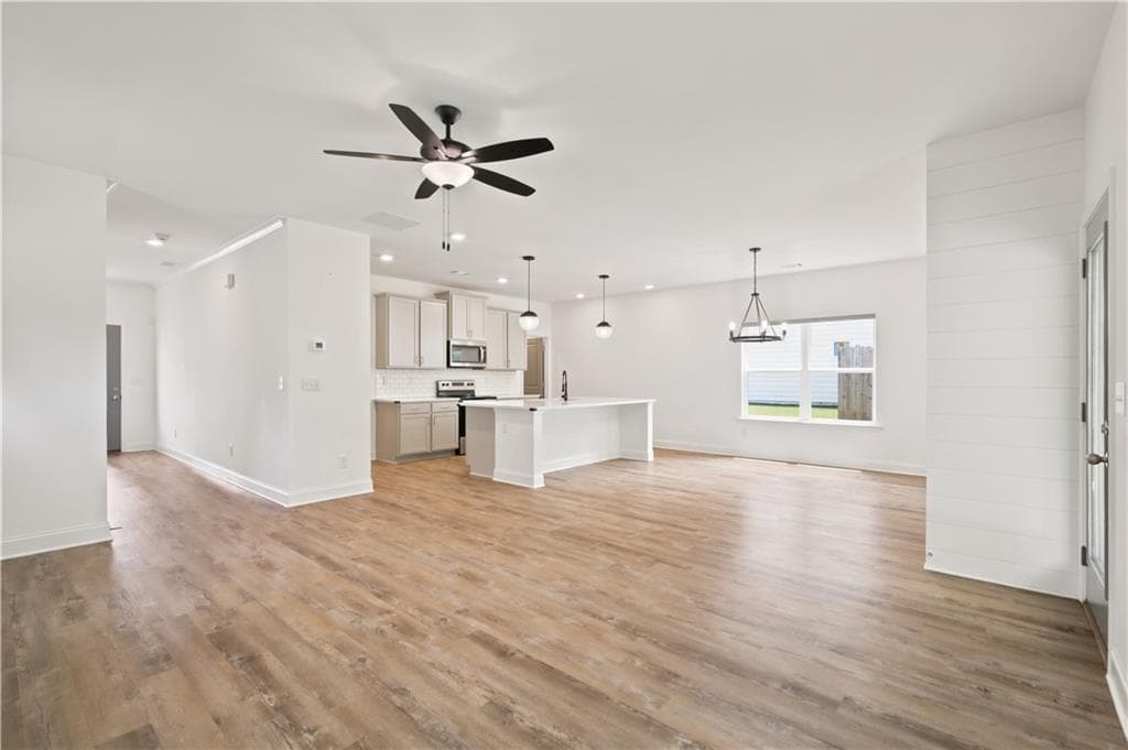 4 bedroom, 3 bathroom, 2,472 sq ft single family residence for sale at 2965 Vinca Drive, Buford, GA 30519 — photo 4