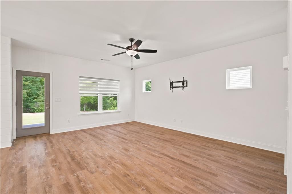 4 bedroom, 3 bathroom, 2,472 sq ft single family residence for sale at 2965 Vinca Drive, Buford, GA 30519 — photo 5