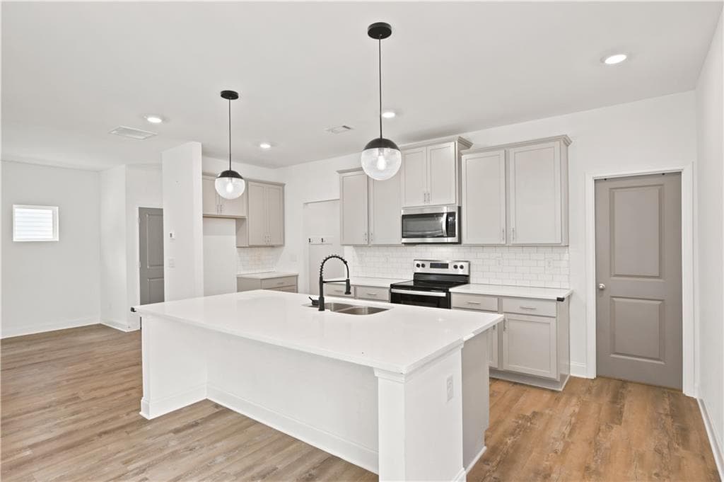 4 bedroom, 3 bathroom, 2,472 sq ft single family residence for sale at 2965 Vinca Drive, Buford, GA 30519 — photo 7