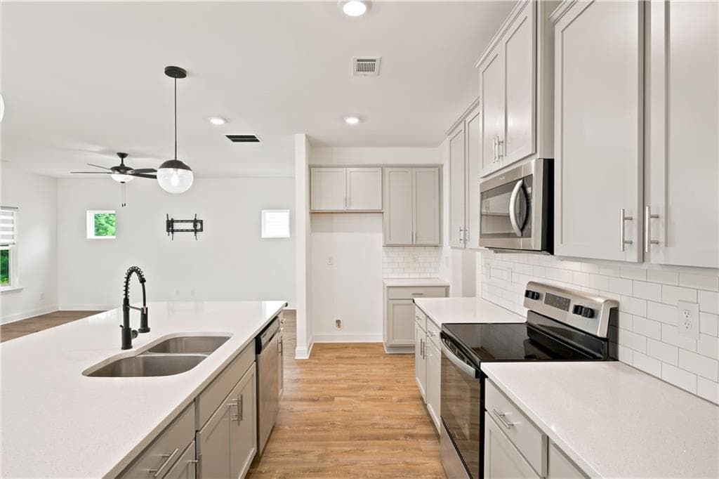 4 bedroom, 3 bathroom, 2,472 sq ft single family residence for sale at 2965 Vinca Drive, Buford, GA 30519 — photo 9