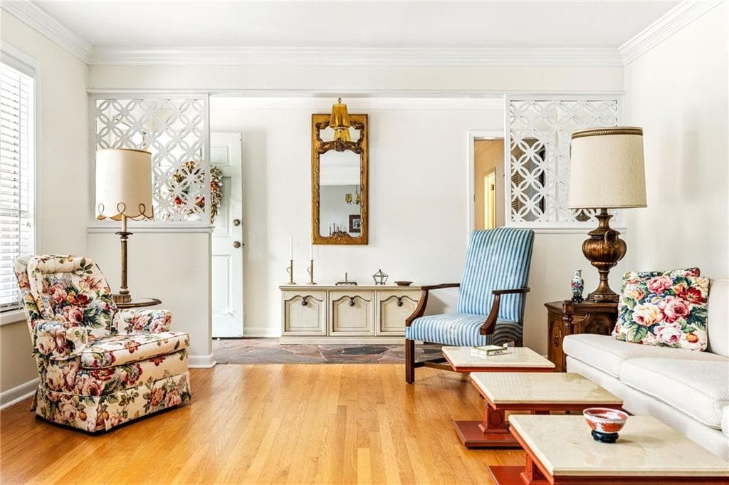 3 bedroom, 2 bathroom, 1,880 sq ft single family residence for sale at 2338 Kings Point Drive, Dunwoody, GA 30338 — photo 3
