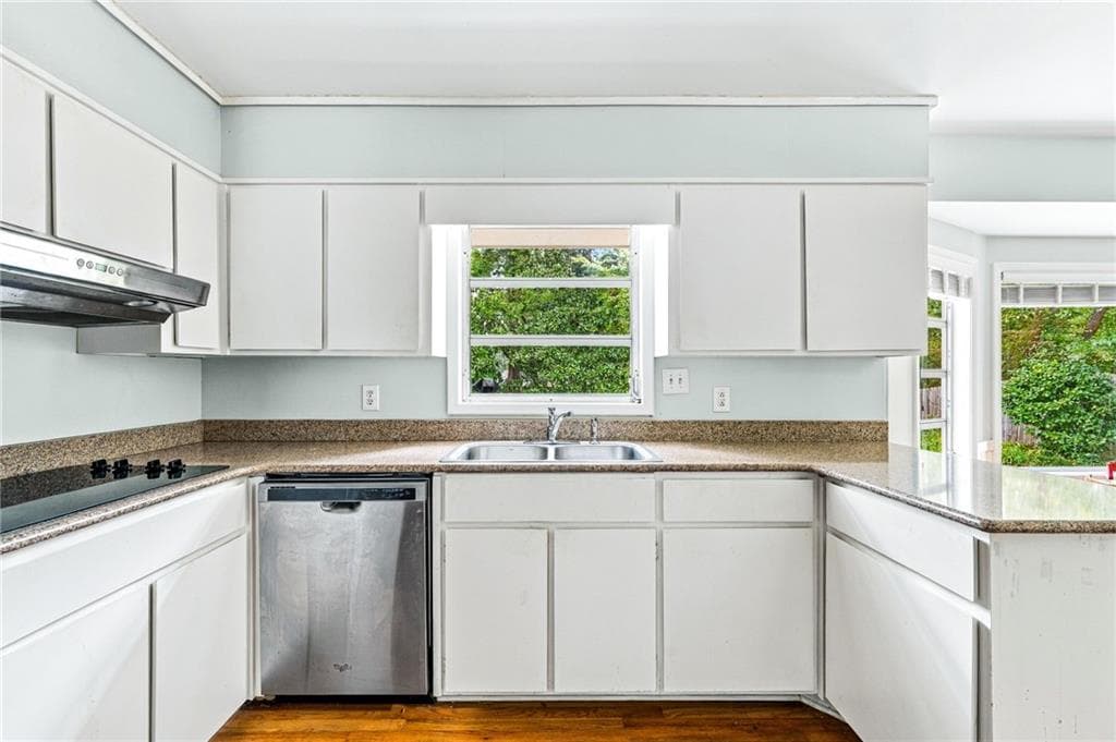 3 bedroom, 2 bathroom, 1,880 sq ft single family residence for sale at 2338 Kings Point Drive, Dunwoody, GA 30338 — photo 10