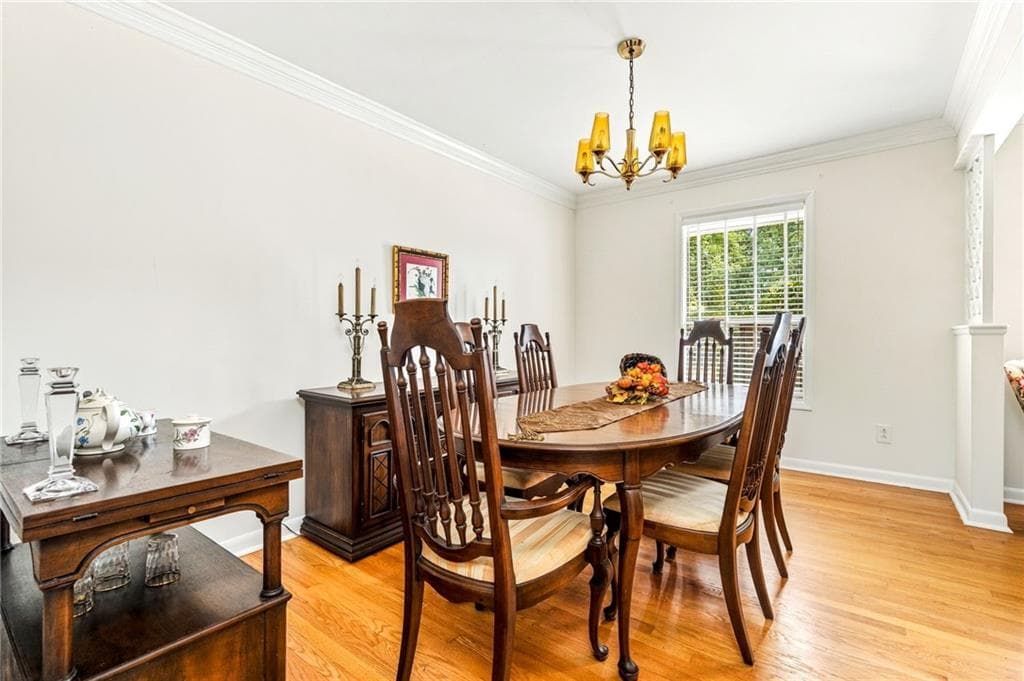 3 bedroom, 2 bathroom, 1,880 sq ft single family residence for sale at 2338 Kings Point Drive, Dunwoody, GA 30338 — photo 8