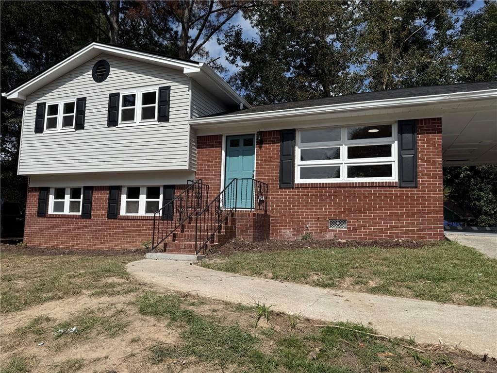 4 bedroom, 3 bathroom, 1,946 sq ft single family residence for sale at 3229 Vanderbilt Lane, Atlanta, GA 30318 — photo 4