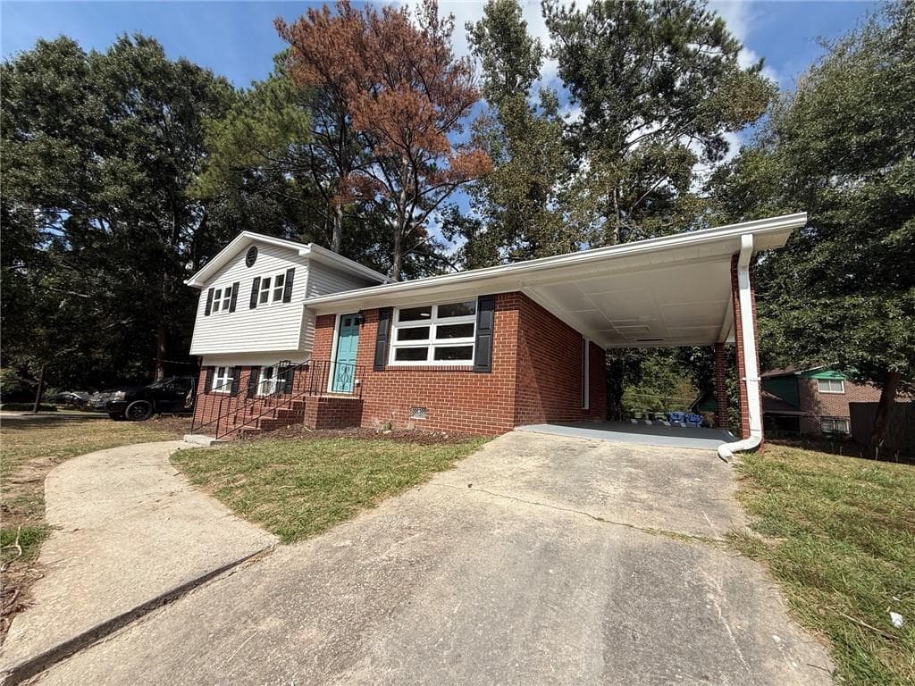 4 bedroom, 3 bathroom, 1,946 sq ft single family residence for sale at 3229 Vanderbilt Lane, Atlanta, GA 30318 — photo 5