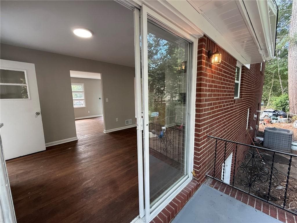 4 bedroom, 3 bathroom, 1,946 sq ft single family residence for sale at 3229 Vanderbilt Lane, Atlanta, GA 30318 — photo 7