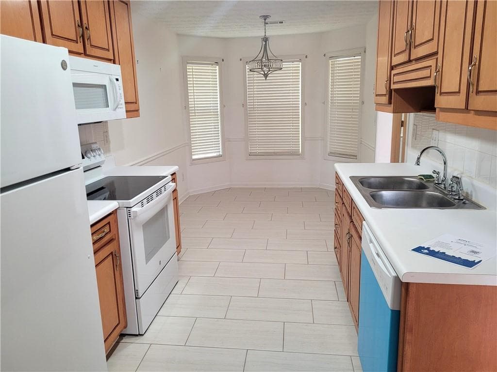 3 bedroom, 2 bathroom, 1,742 sq ft single family residence for rent at 2360 Pettit Drive, Conyers, GA 30012 for $2,000 a month — photo 7